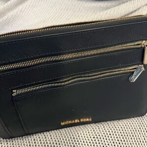 Michael Kors Black jet set travel xl zip clutch